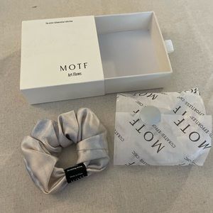 BNIB MOTF x SHEIN 100% Silk Scrunchie